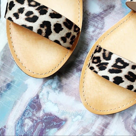 HP🎉• Leopard sandals• - Picture 7 of 8